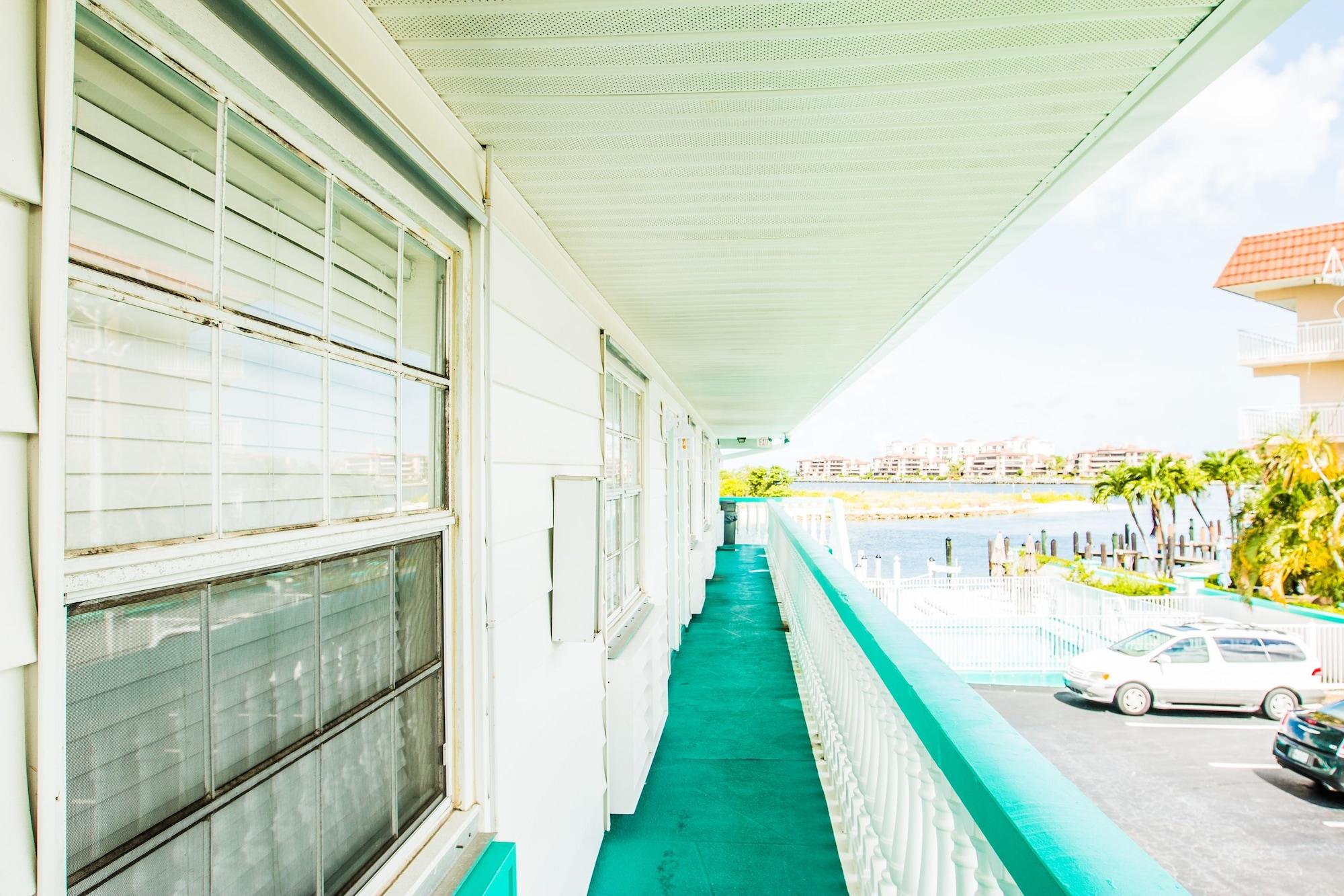 Motel The Boathouse Marco Island Exterior foto